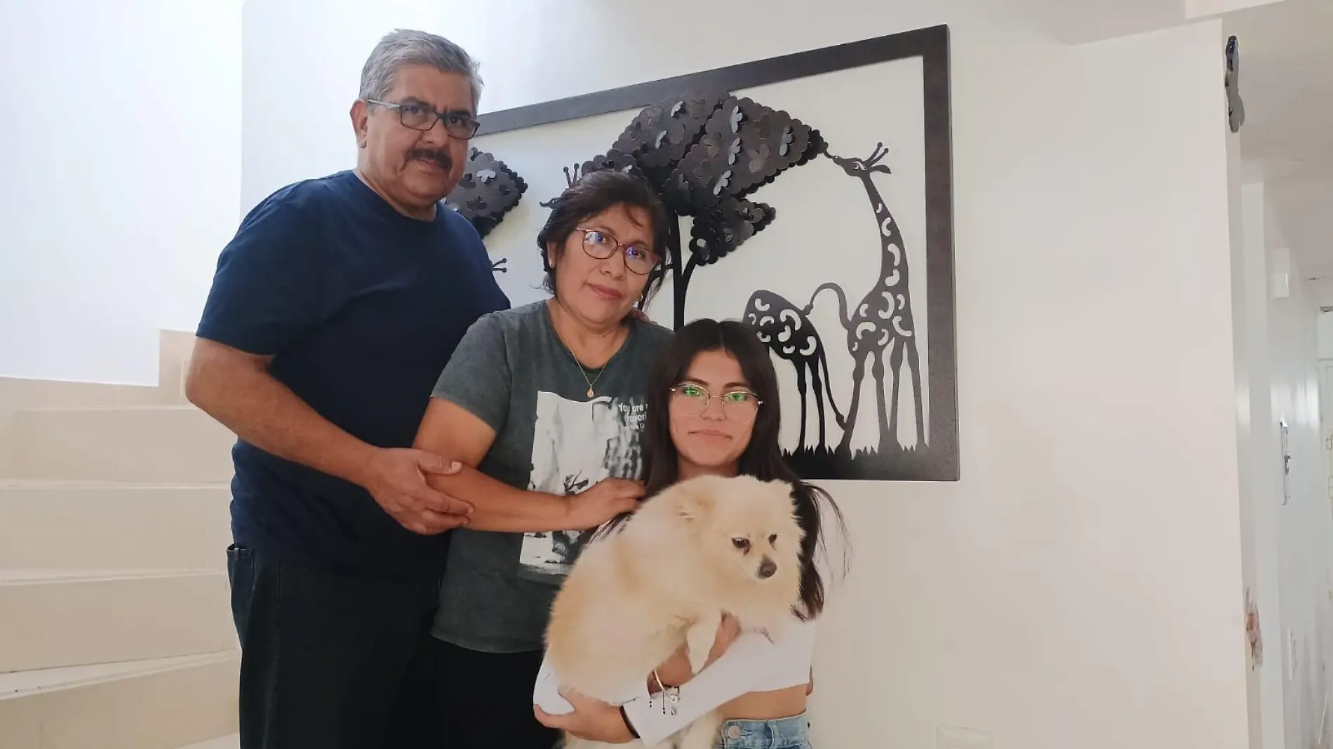 FOTO PRINCIPAL Eva Moreno Silva y Jorge Arturo Vazquez con su nieta Elsa